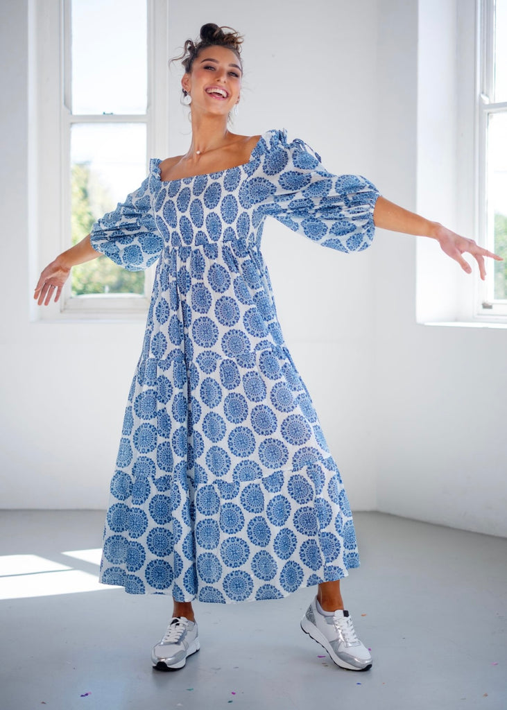 Donna Dress in Blue and White Circles