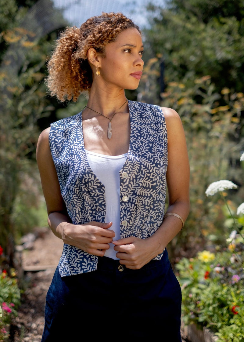 Gilet in Blue Grey Branches