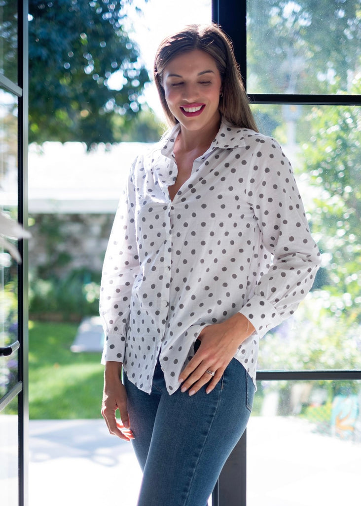 Button down blouse in White & grey polka dot